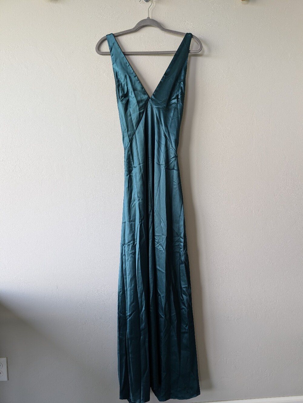 RIHOAS Emerald Green Satin V-Neck Maxi Dress Back Criscross Size M Super Long
